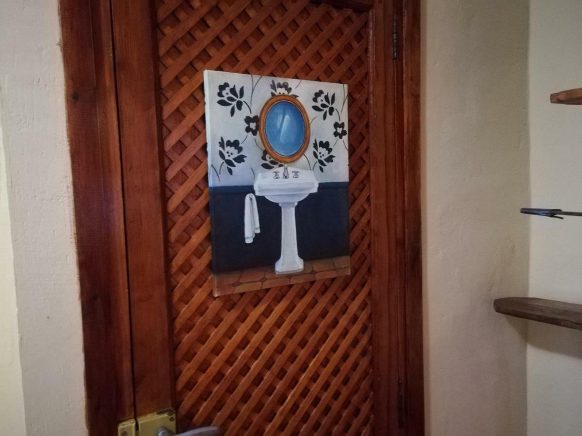 Los Angeles Del Romero Guest House Gátova Eksteriør bilde